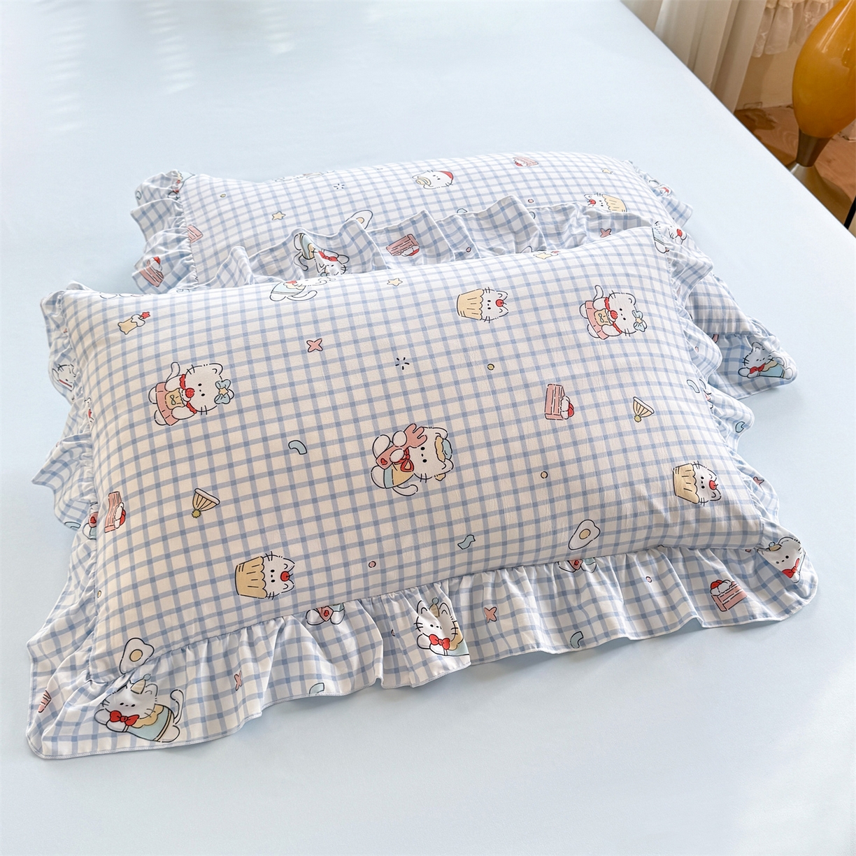 91家纺网 家纺一手货源 找家纺 经年 2026新款韩版花边水洗云朵棉四件套 蓝格小猫