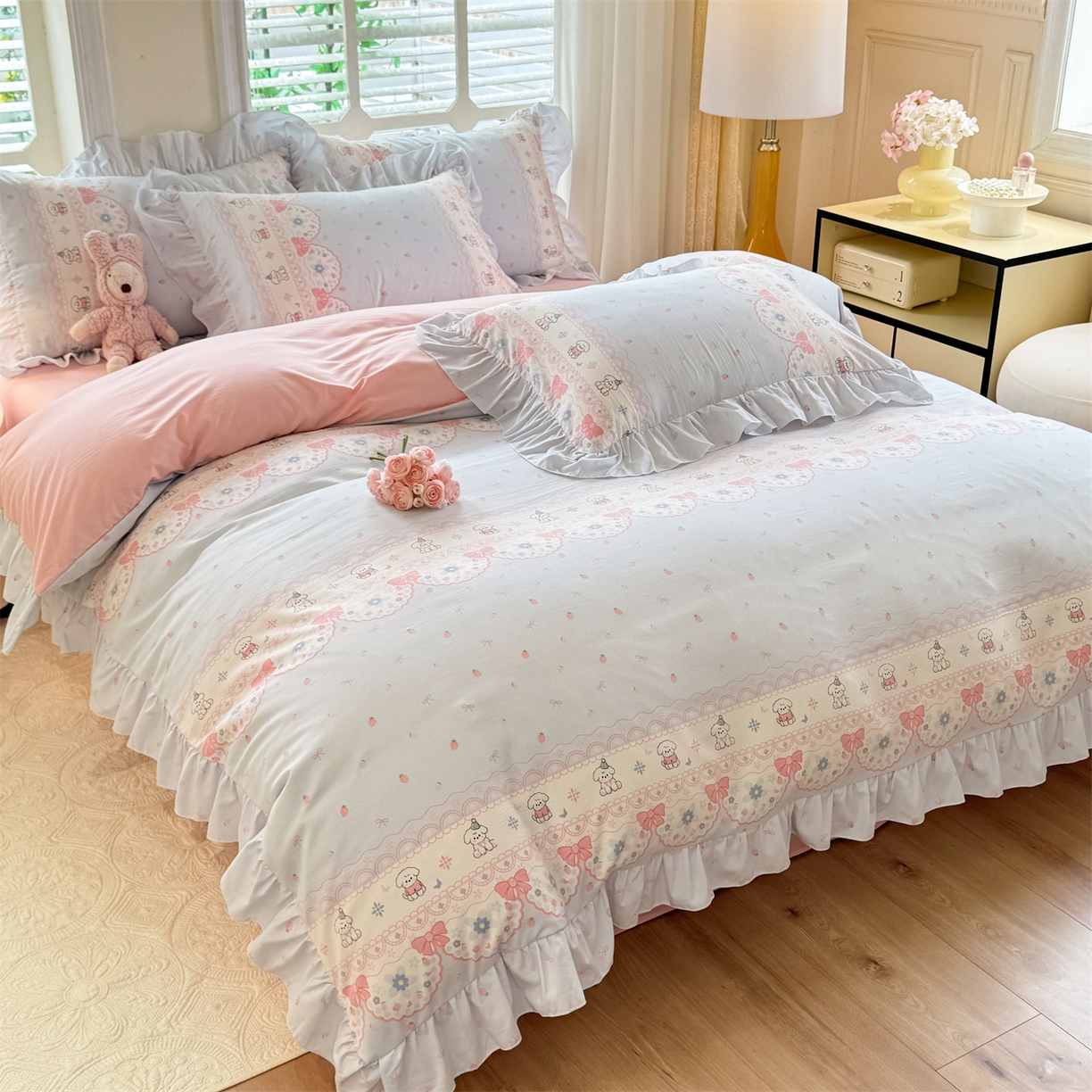 91家纺网 家纺一手货源 找家纺 经年 2026新款韩版花边水洗云朵棉四件套 布丁狗蓝