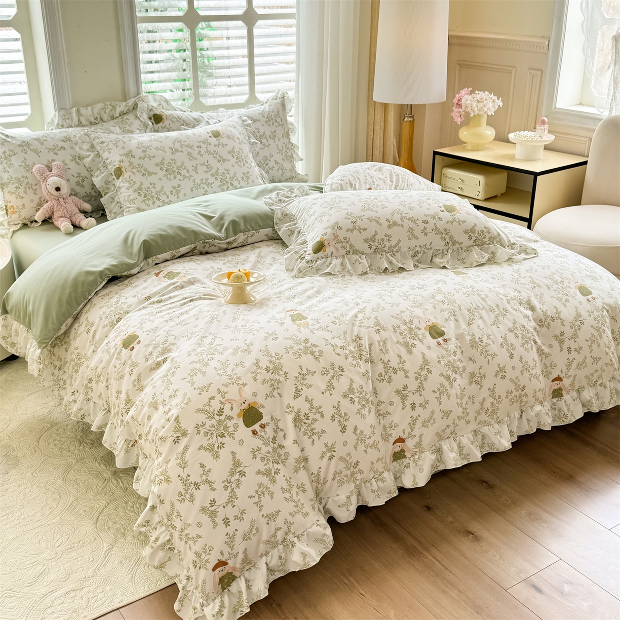 91家纺网 家纺一手货源 找家纺 经年 2026新款韩版花边水洗云朵棉四件套 森林兔绿