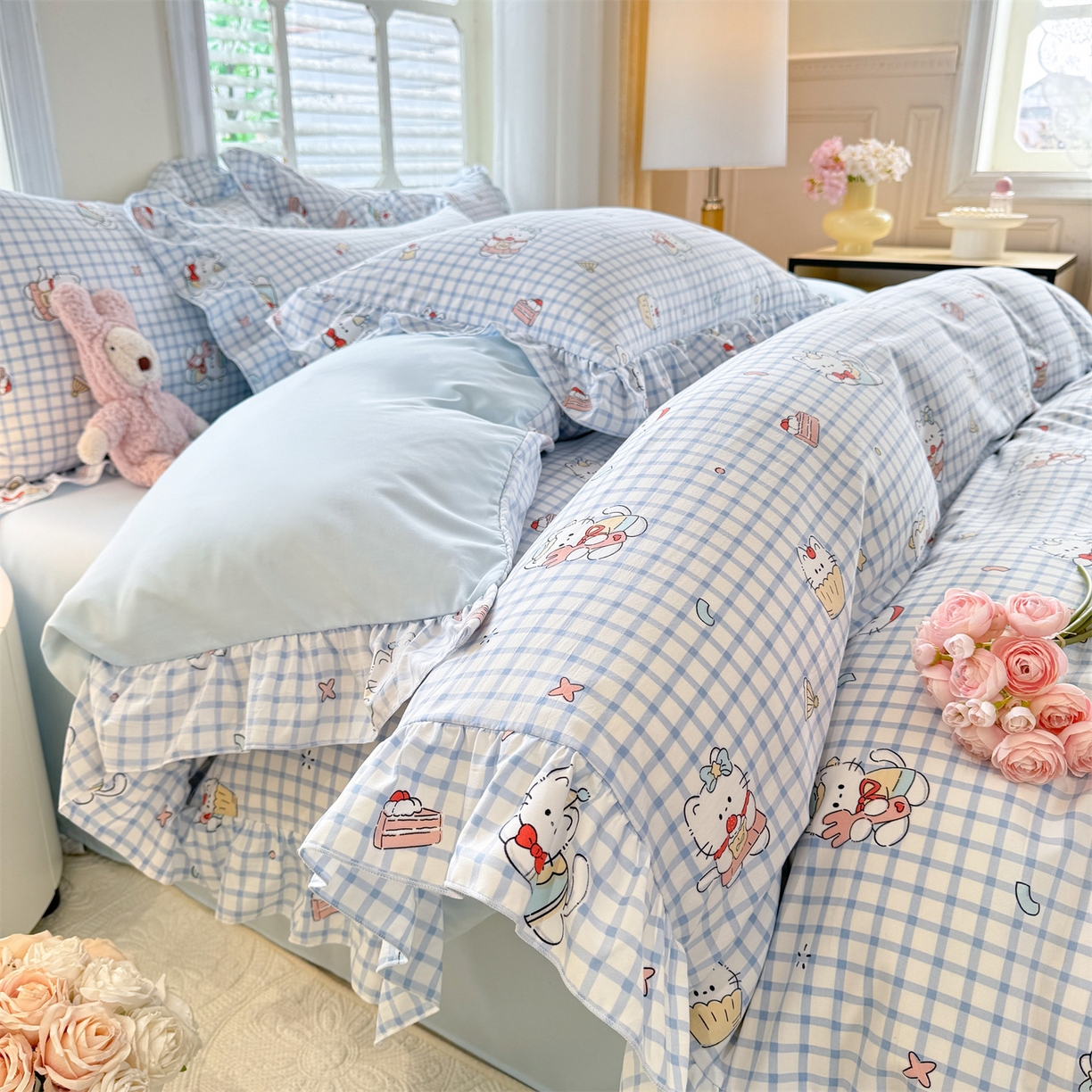 91家纺网 家纺一手货源 找家纺 经年 2026新款韩版花边水洗云朵棉四件套 蓝格小猫