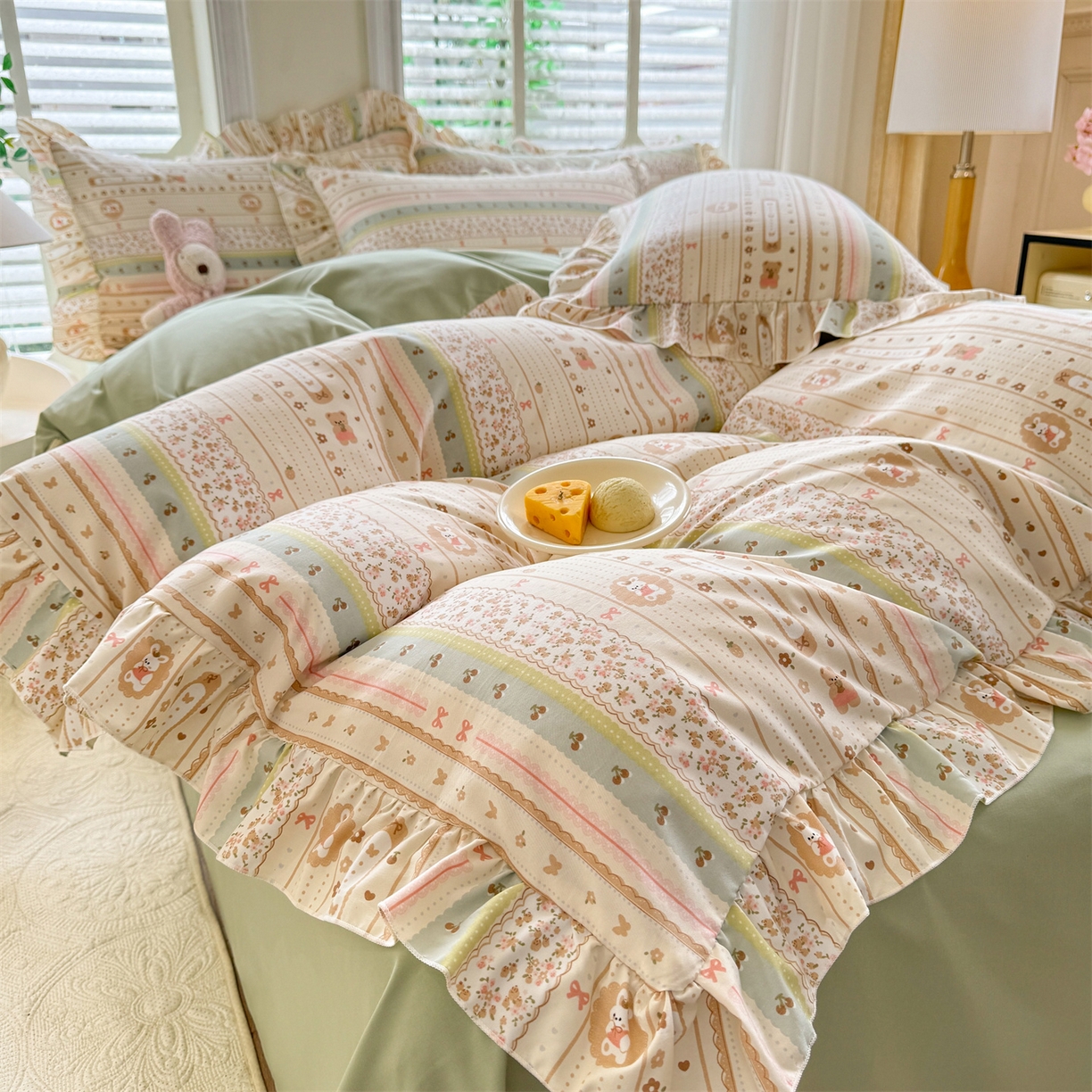 91家纺网 家纺一手货源 找家纺 经年 2026新款韩版花边水洗云朵棉四件套 泡芙小兔