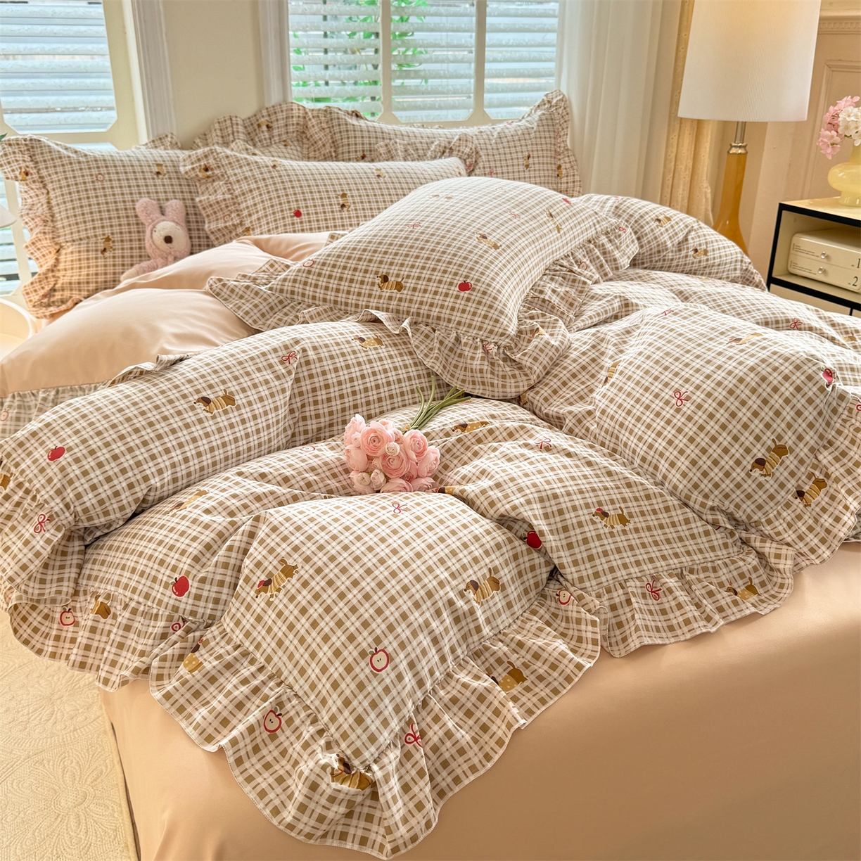 91家纺网 家纺一手货源 找家纺 经年 2026新款韩版花边水洗云朵棉四件套 美拉腊肠狗