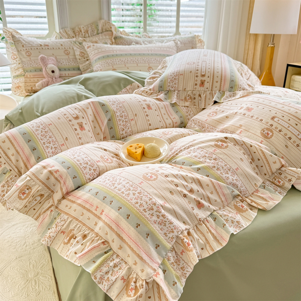 91家纺网 家纺一手货源 找家纺 经年 2026新款韩版花边水洗云朵棉四件套 泡芙小兔