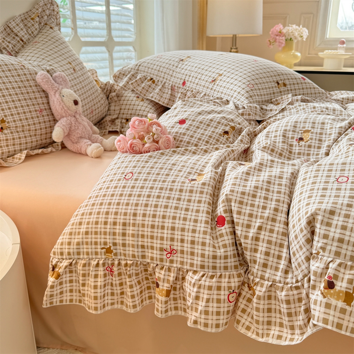 91家纺网 家纺一手货源 找家纺 经年 2026新款韩版花边水洗云朵棉四件套 美拉腊肠狗