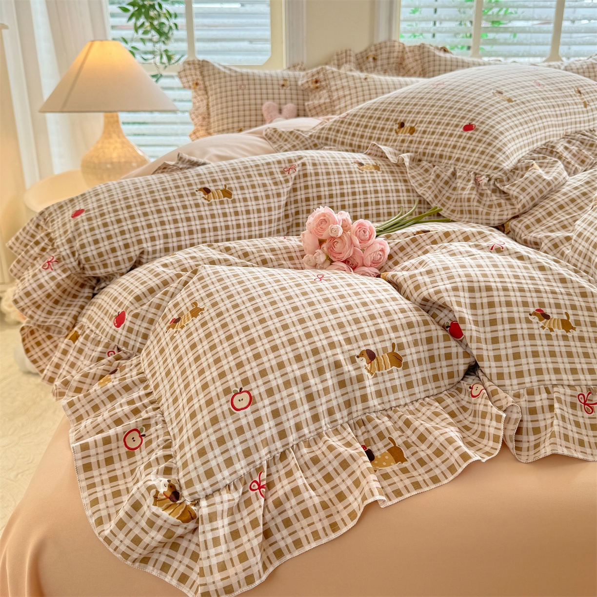 91家纺网 家纺一手货源 找家纺 经年 2026新款韩版花边水洗云朵棉四件套 美拉腊肠狗