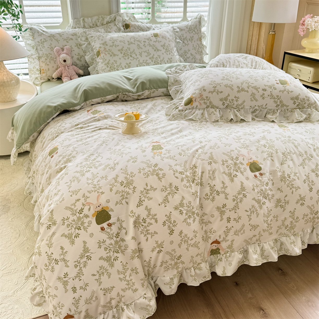 91家纺网 家纺一手货源 找家纺 经年 2026新款韩版花边水洗云朵棉四件套 森林兔绿