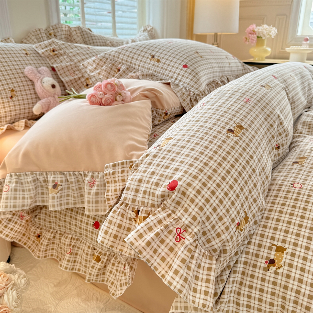 91家纺网 家纺一手货源 找家纺 经年 2026新款韩版花边水洗云朵棉四件套 美拉腊肠狗