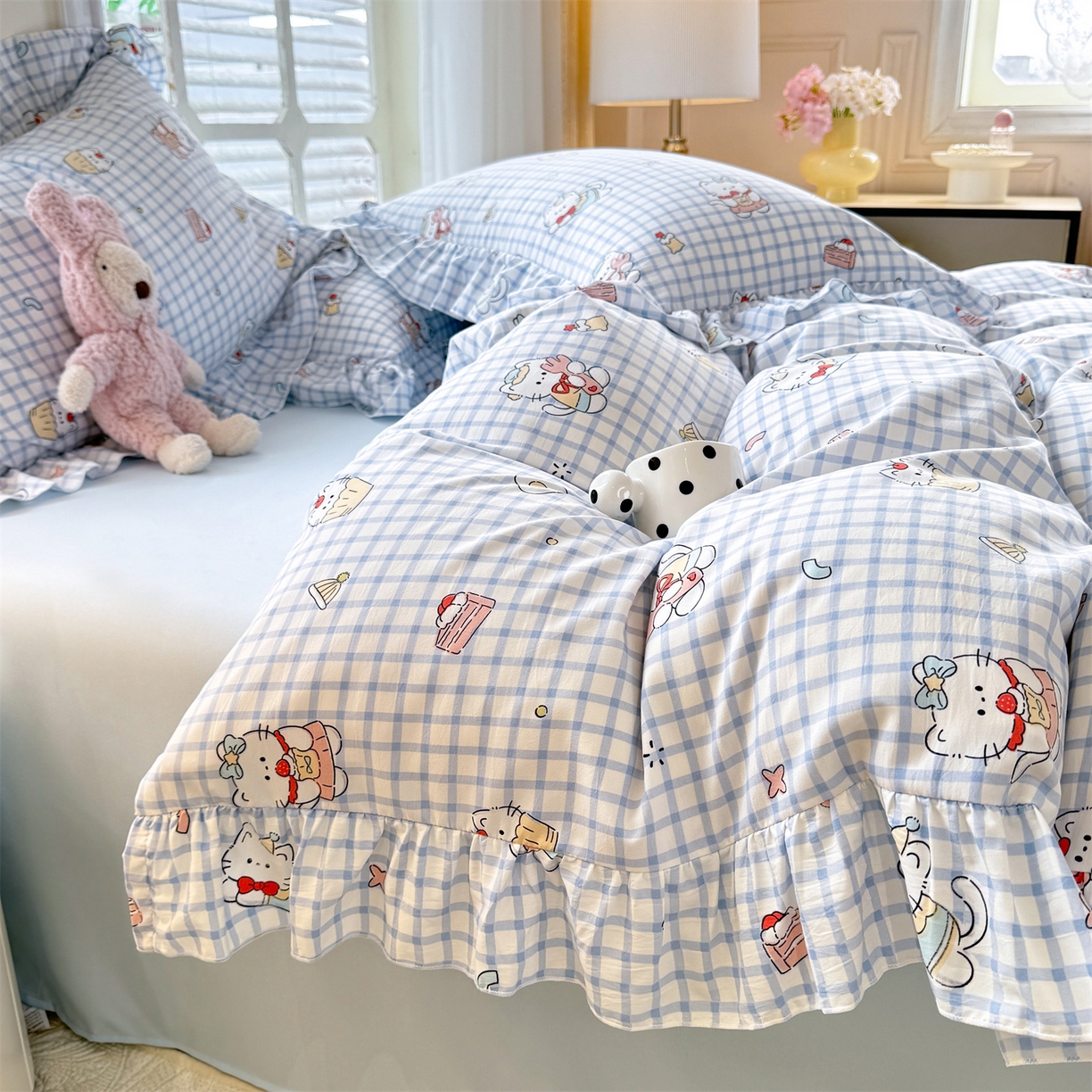 91家纺网 家纺一手货源 找家纺 经年 2026新款韩版花边水洗云朵棉四件套 蓝格小猫