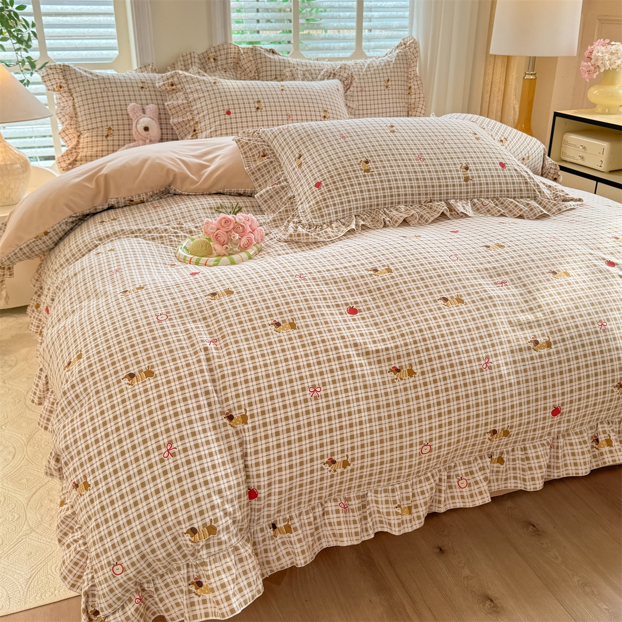 91家纺网 家纺一手货源 找家纺 经年 2026新款韩版花边水洗云朵棉四件套 美拉腊肠狗