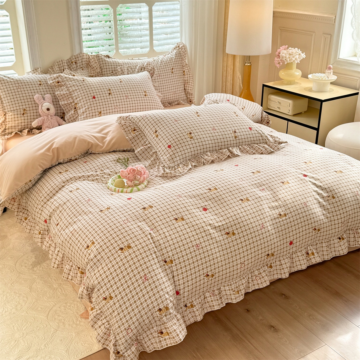 91家纺网 家纺一手货源 找家纺 经年 2026新款韩版花边水洗云朵棉四件套 美拉腊肠狗