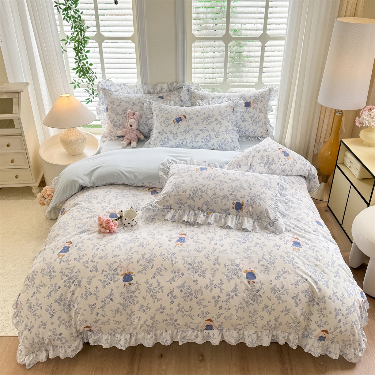 91家纺网 家纺一手货源 找家纺 经年 2026新款韩版花边水洗云朵棉四件套 森林兔蓝