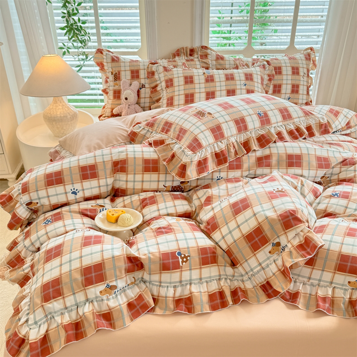 91家纺网 家纺一手货源 找家纺 经年 2026新款韩版花边水洗云朵棉四件套 苏兰咖格狗