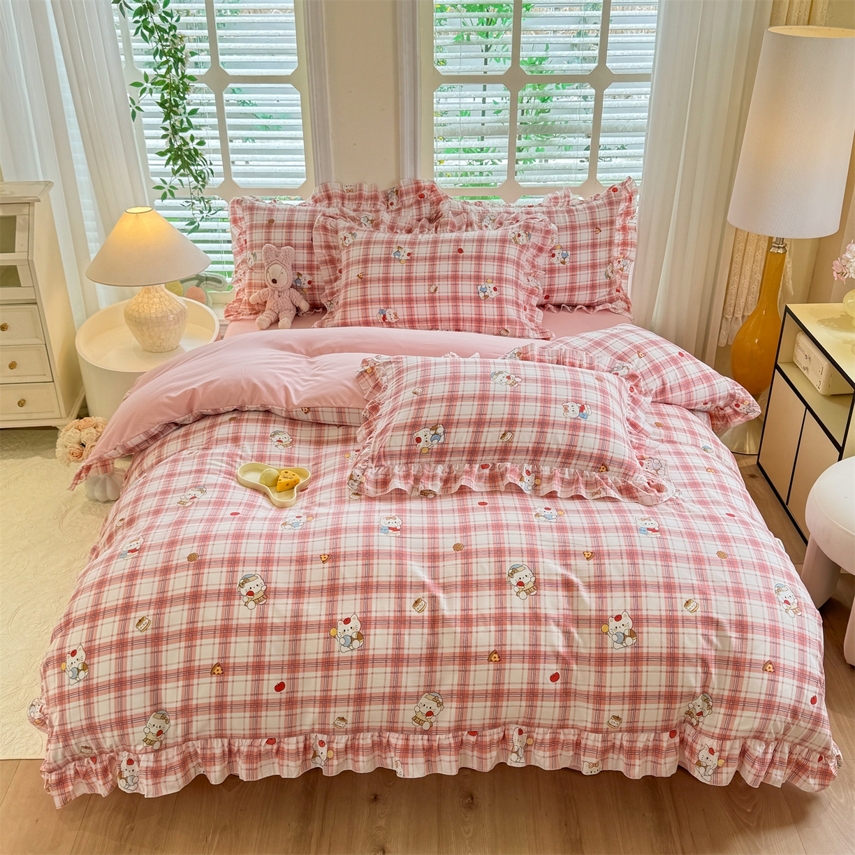 91家纺网 家纺一手货源 找家纺 经年 2026新款韩版花边水洗云朵棉四件套 复古K猫粉