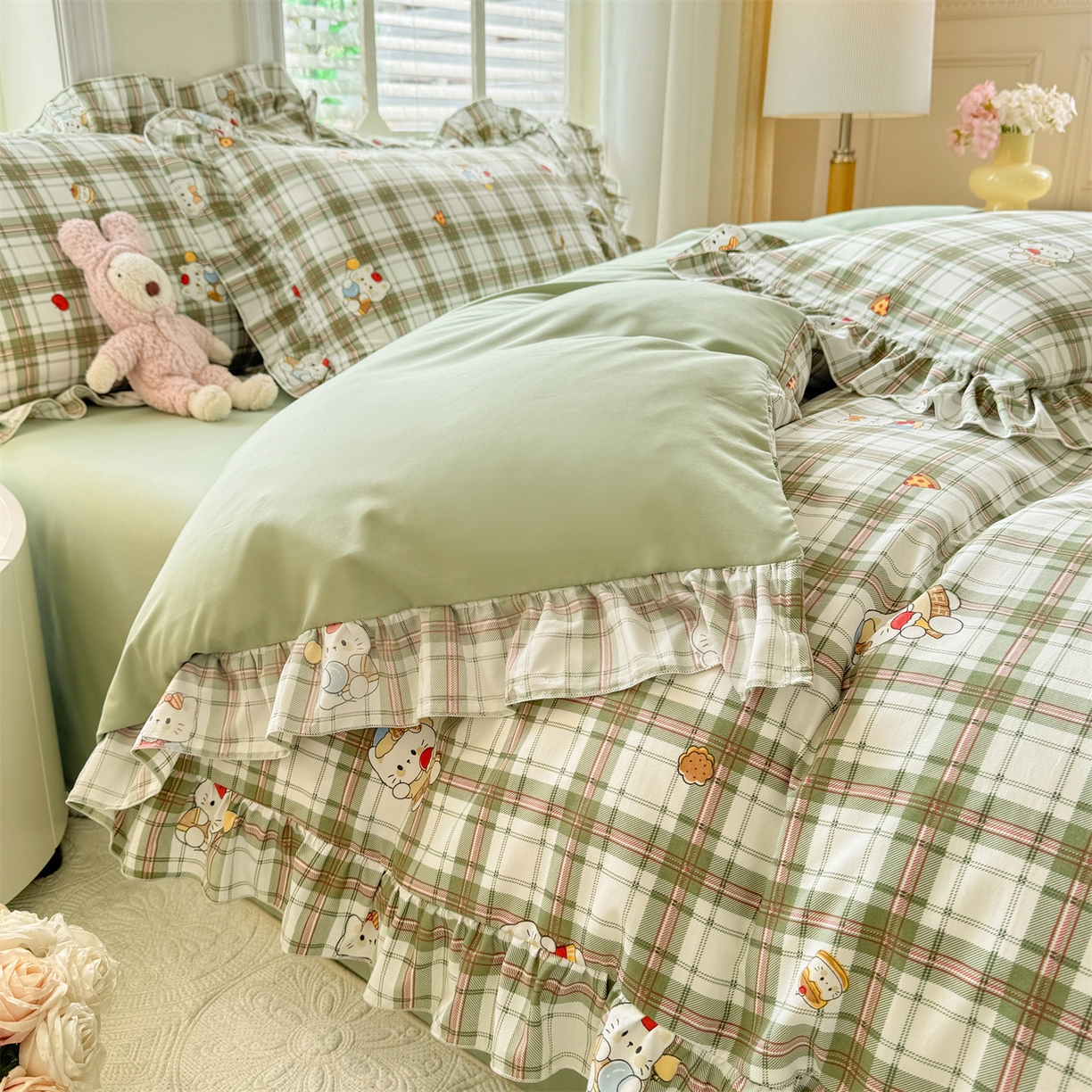 91家纺网 家纺一手货源 找家纺 经年 2026新款韩版花边水洗云朵棉四件套 复古K猫绿