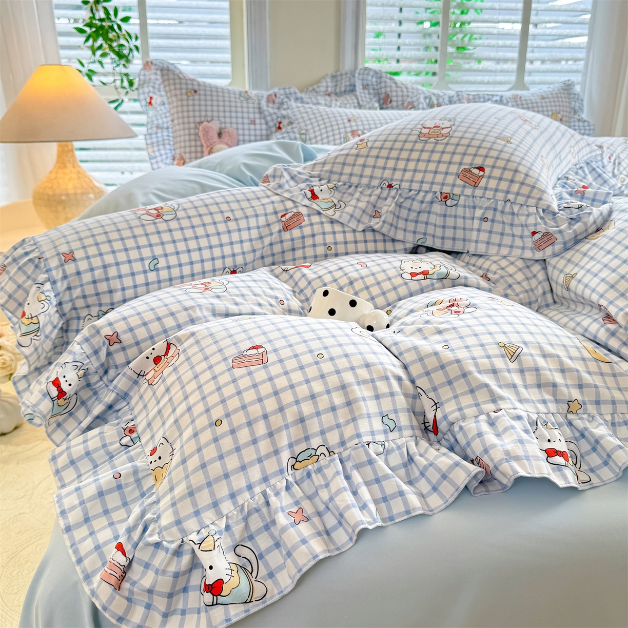 91家纺网 家纺一手货源 找家纺 经年 2026新款韩版花边水洗云朵棉四件套 蓝格小猫