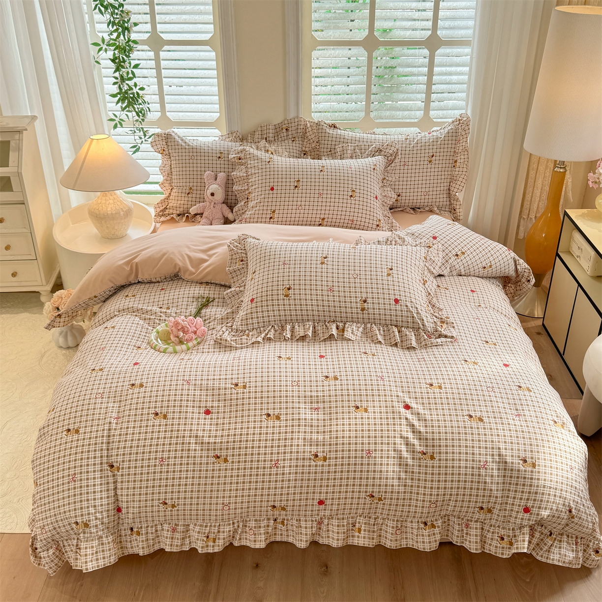 91家纺网 家纺一手货源 找家纺 经年 2026新款韩版花边水洗云朵棉四件套 美拉腊肠狗