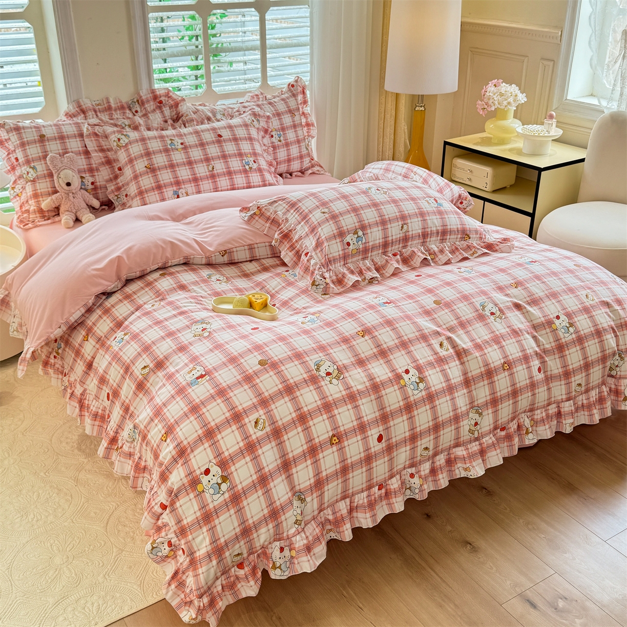 91家纺网 家纺一手货源 找家纺 经年 2026新款韩版花边水洗云朵棉四件套 复古K猫粉