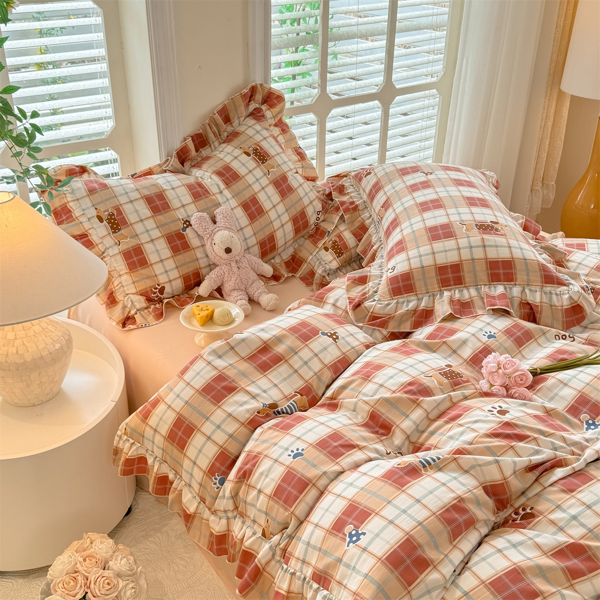 91家纺网 家纺一手货源 找家纺 经年 2026新款韩版花边水洗云朵棉四件套 苏兰咖格狗