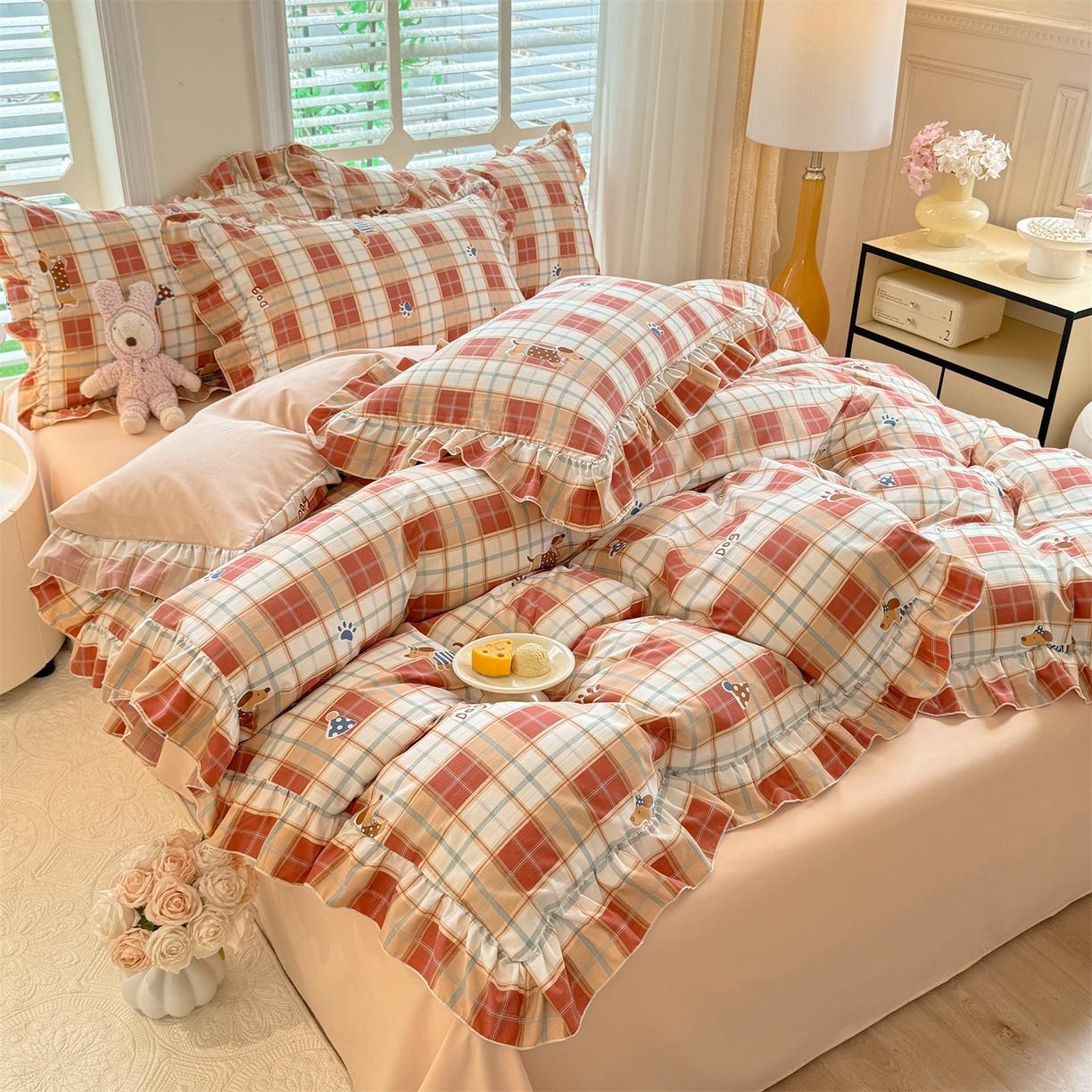 91家纺网 家纺一手货源 找家纺 经年 2026新款韩版花边水洗云朵棉四件套 苏兰咖格狗