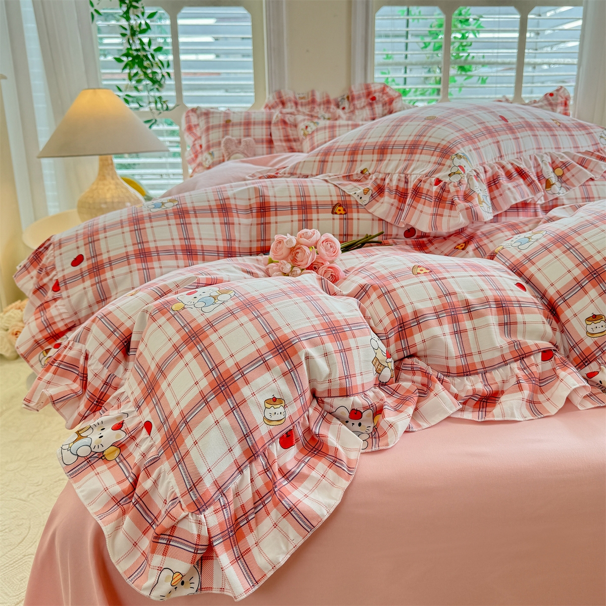 91家纺网 家纺一手货源 找家纺 经年 2026新款韩版花边水洗云朵棉四件套 复古K猫粉