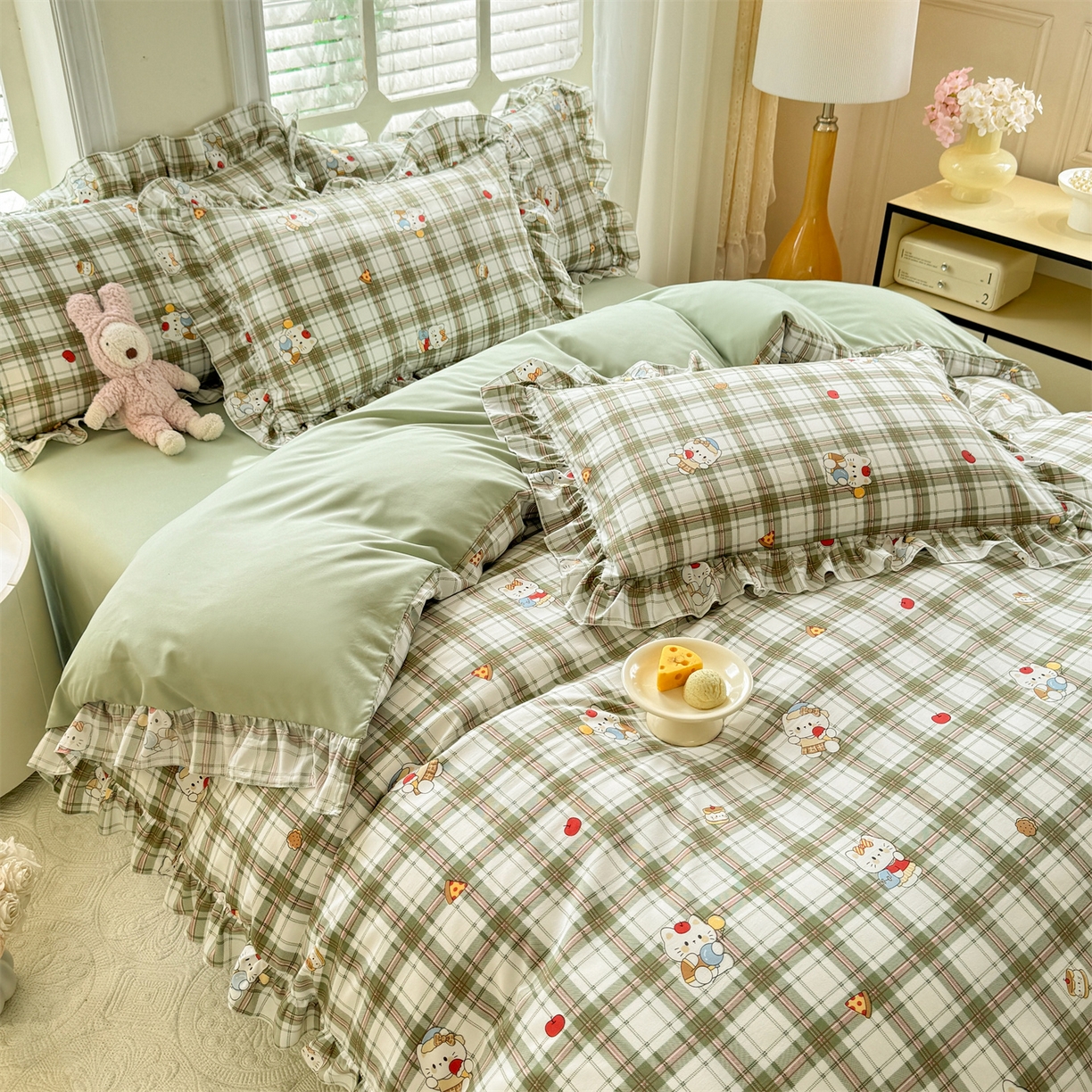 91家纺网 家纺一手货源 找家纺 经年 2026新款韩版花边水洗云朵棉四件套 复古K猫绿