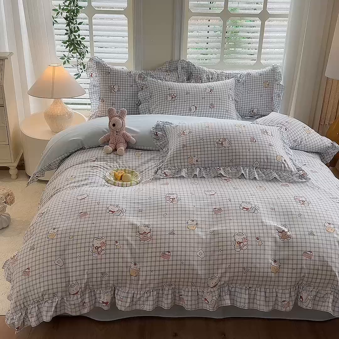 91家纺网 家纺一手货源 找家纺 经年 2026新款韩版花边水洗云朵棉四件套 蓝格小猫