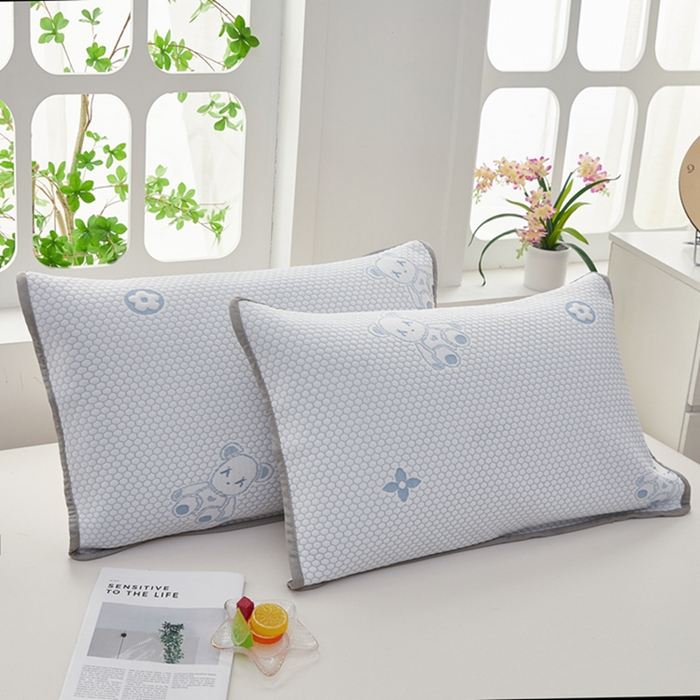 91家纺网 家纺一手货源 找家纺 翎盈家纺 2026新款夏季卡通凉感冰豆豆枕巾可水洗枕头巾单枕巾枕巾单件 小熊蓝