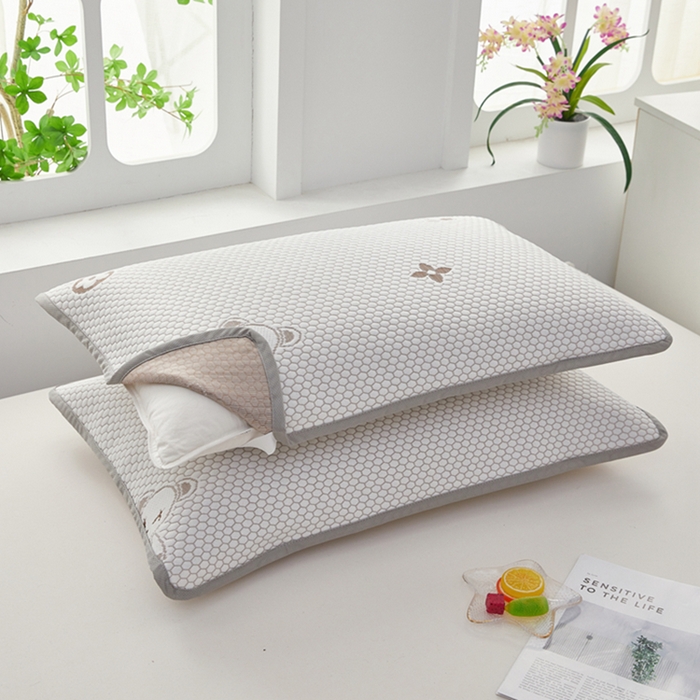 91家纺网 家纺一手货源 找家纺 翎盈家纺 2026新款夏季卡通凉感冰豆豆枕巾可水洗枕头巾单枕巾枕巾单件 小熊咖