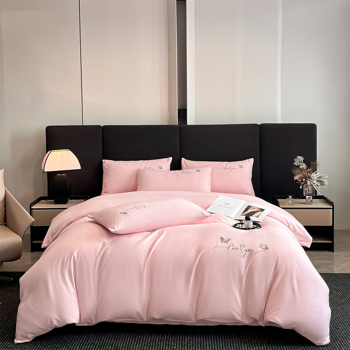 91家纺网 家纺一手货源 找家纺 经年 2026春夏新款亲肤棉加厚磨毛刺绣四件套-蝶舞 蝶舞-粉