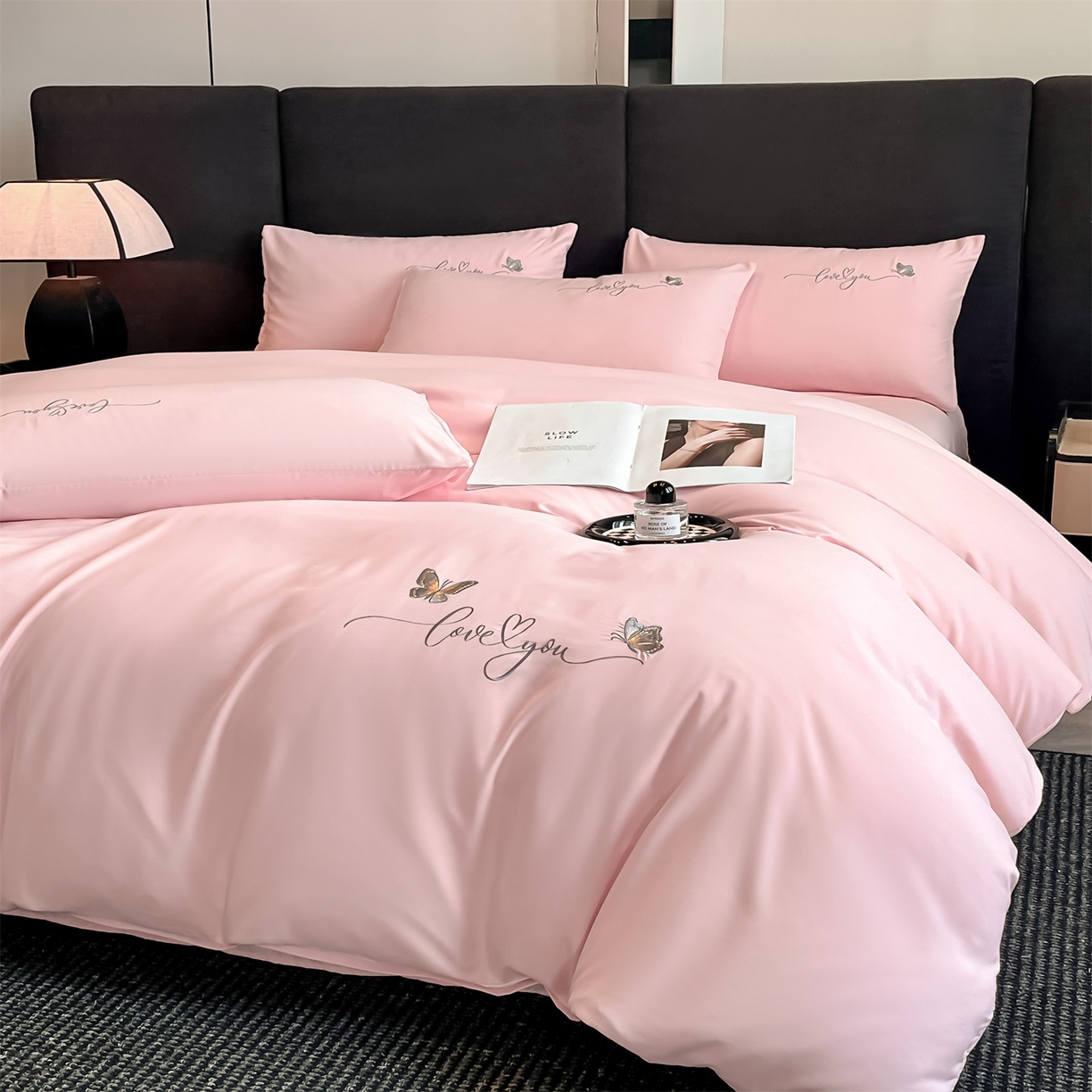 91家纺网 家纺一手货源 找家纺 经年 2026春夏新款亲肤棉加厚磨毛刺绣四件套-蝶舞 蝶舞-粉