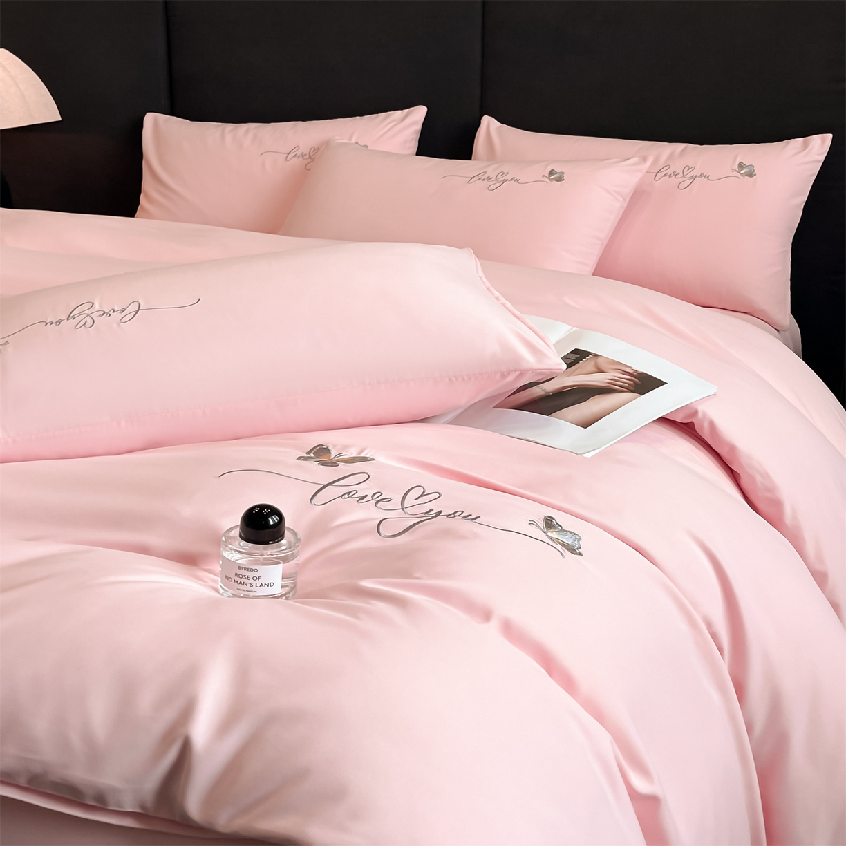 91家纺网 家纺一手货源 找家纺 经年 2026春夏新款亲肤棉加厚磨毛刺绣四件套-蝶舞 蝶舞-粉