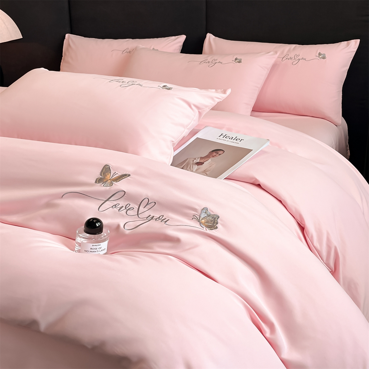 91家纺网 家纺一手货源 找家纺 经年 2026春夏新款亲肤棉加厚磨毛刺绣四件套-蝶舞 蝶舞-粉