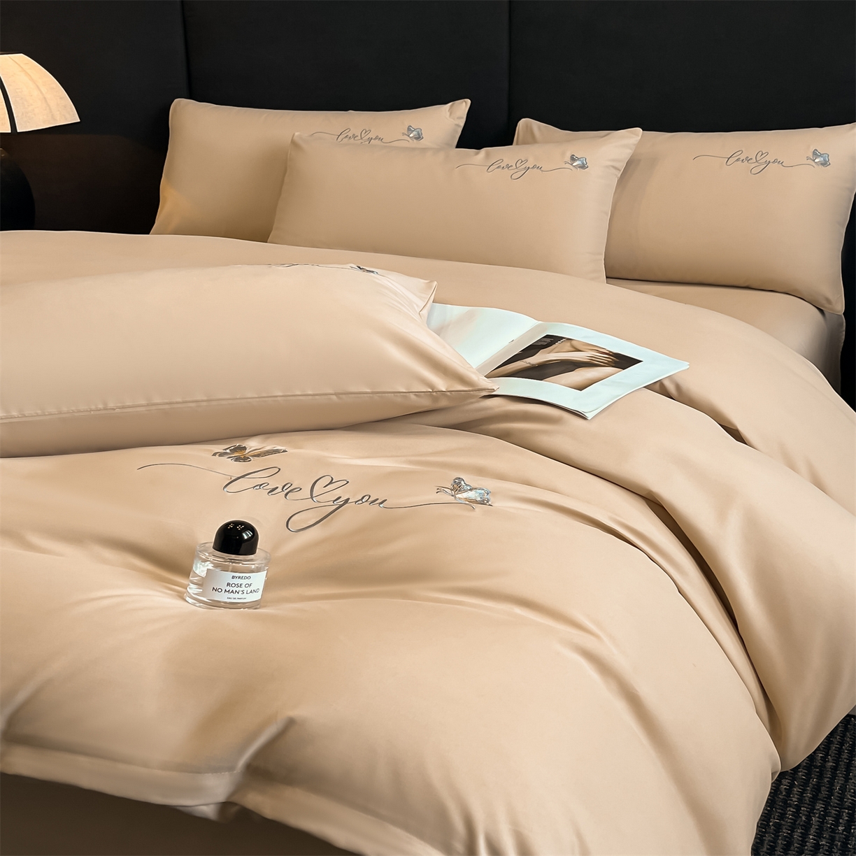 91家纺网 家纺一手货源 找家纺 经年 2026春夏新款亲肤棉加厚磨毛刺绣四件套-蝶舞 蝶舞-香槟