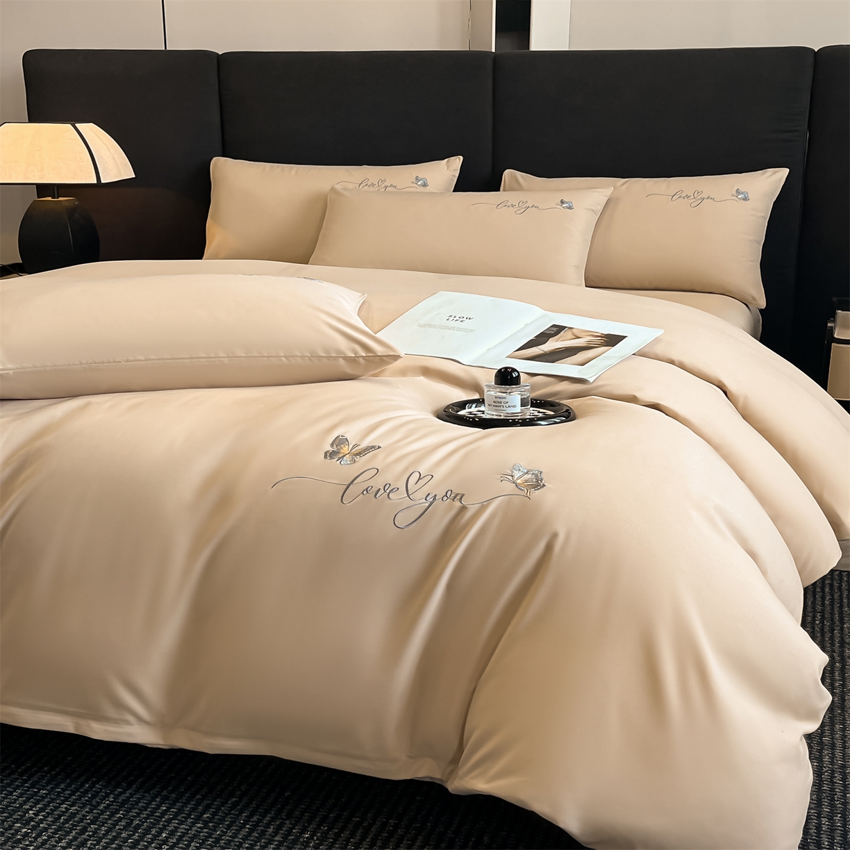 91家纺网 家纺一手货源 找家纺 经年 2026春夏新款亲肤棉加厚磨毛刺绣四件套-蝶舞 蝶舞-香槟