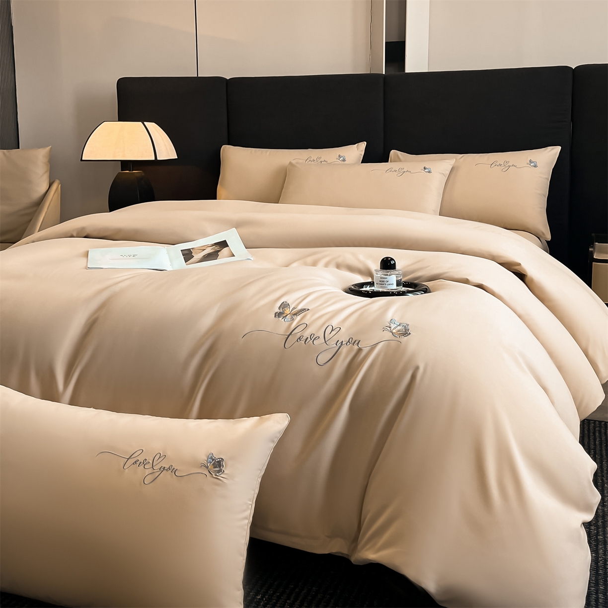 91家纺网 家纺一手货源 找家纺 经年 2026春夏新款亲肤棉加厚磨毛刺绣四件套-蝶舞 蝶舞-香槟