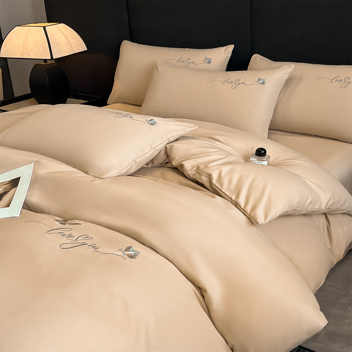 91家纺网 家纺一手货源 找家纺 经年 2026春夏新款亲肤棉加厚磨毛刺绣四件套-蝶舞 蝶舞-香槟