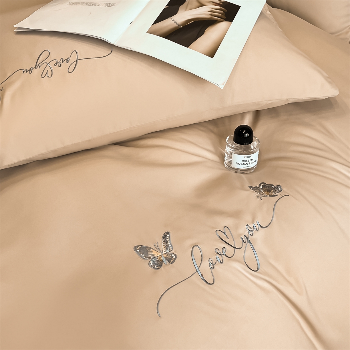 91家纺网 家纺一手货源 找家纺 经年 2026春夏新款亲肤棉加厚磨毛刺绣四件套-蝶舞 蝶舞-香槟