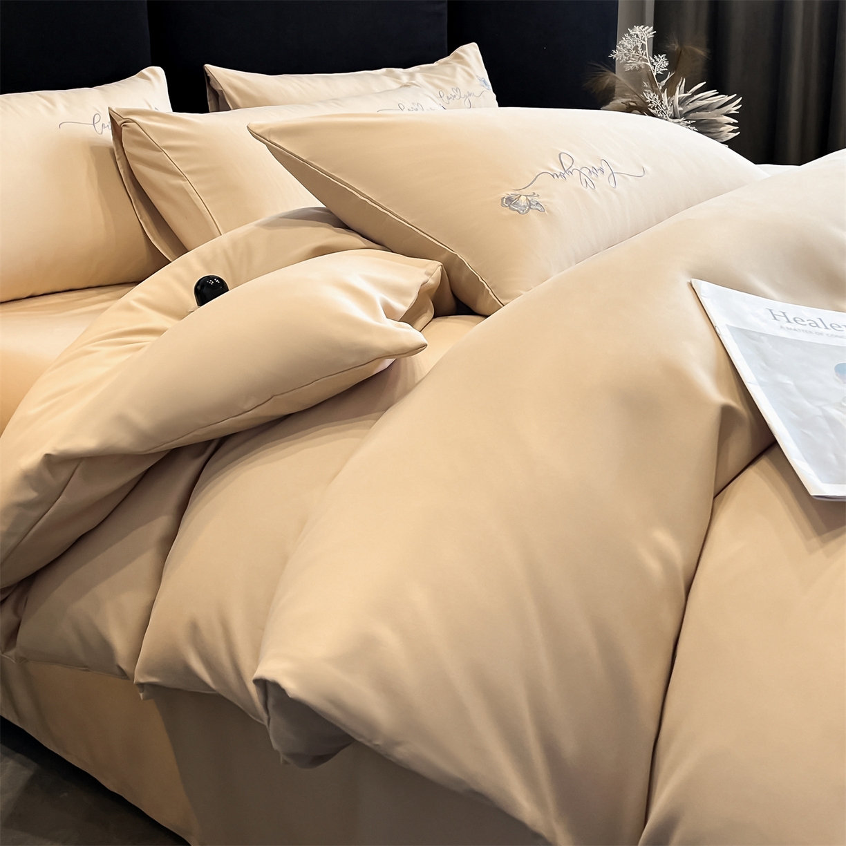 91家纺网 家纺一手货源 找家纺 经年 2026春夏新款亲肤棉加厚磨毛刺绣四件套-蝶舞 蝶舞-香槟