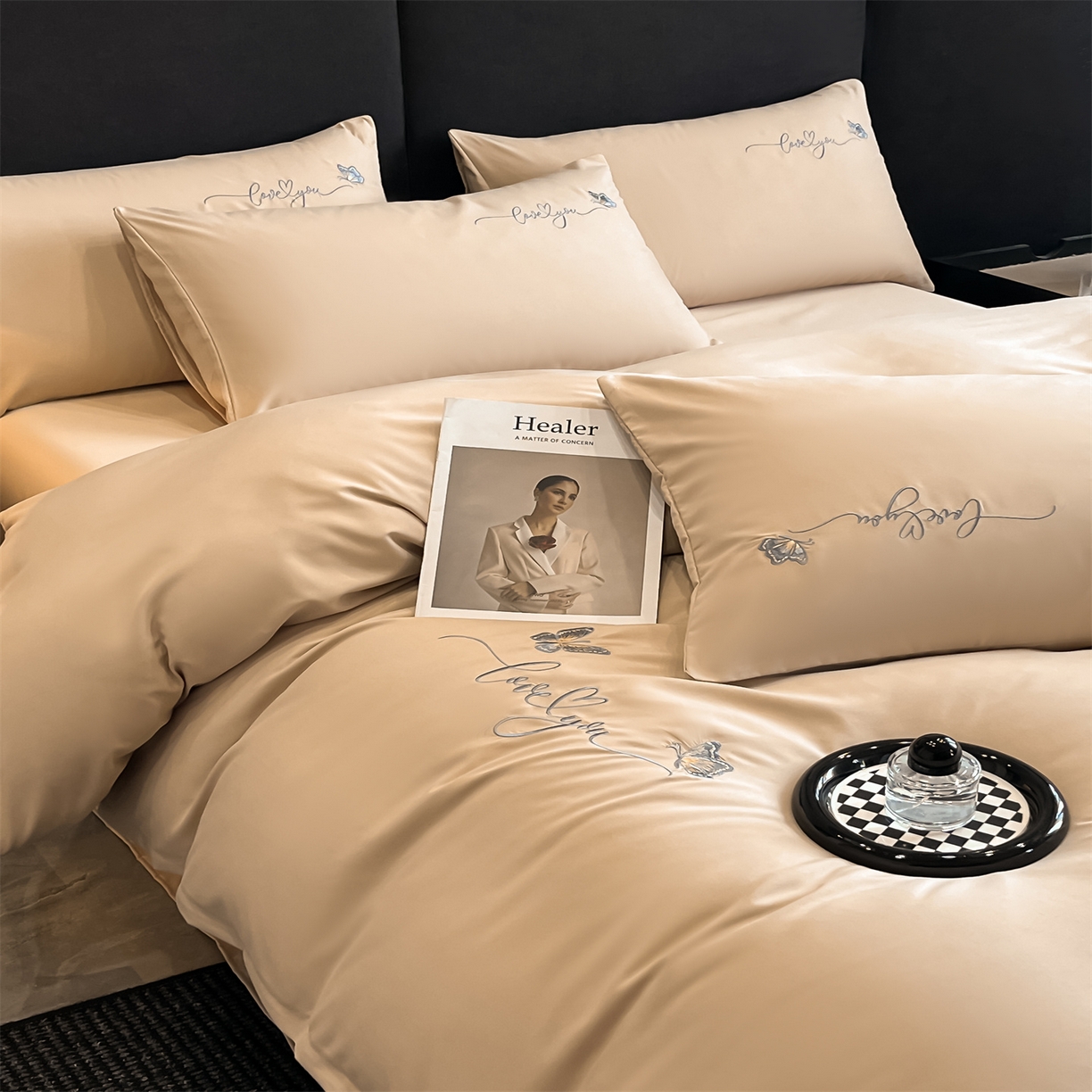 91家纺网 家纺一手货源 找家纺 经年 2026春夏新款亲肤棉加厚磨毛刺绣四件套-蝶舞 蝶舞-香槟