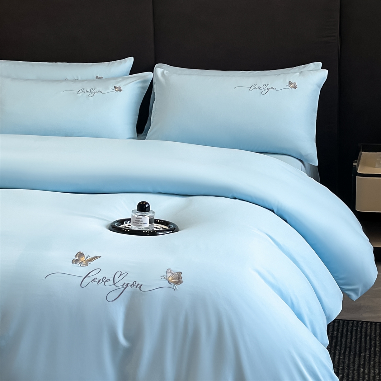 91家纺网 家纺一手货源 找家纺 经年 2026春夏新款亲肤棉加厚磨毛刺绣四件套-蝶舞 蝶舞-蓝