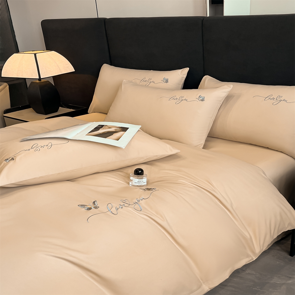 91家纺网 家纺一手货源 找家纺 经年 2026春夏新款亲肤棉加厚磨毛刺绣四件套-蝶舞 蝶舞-香槟