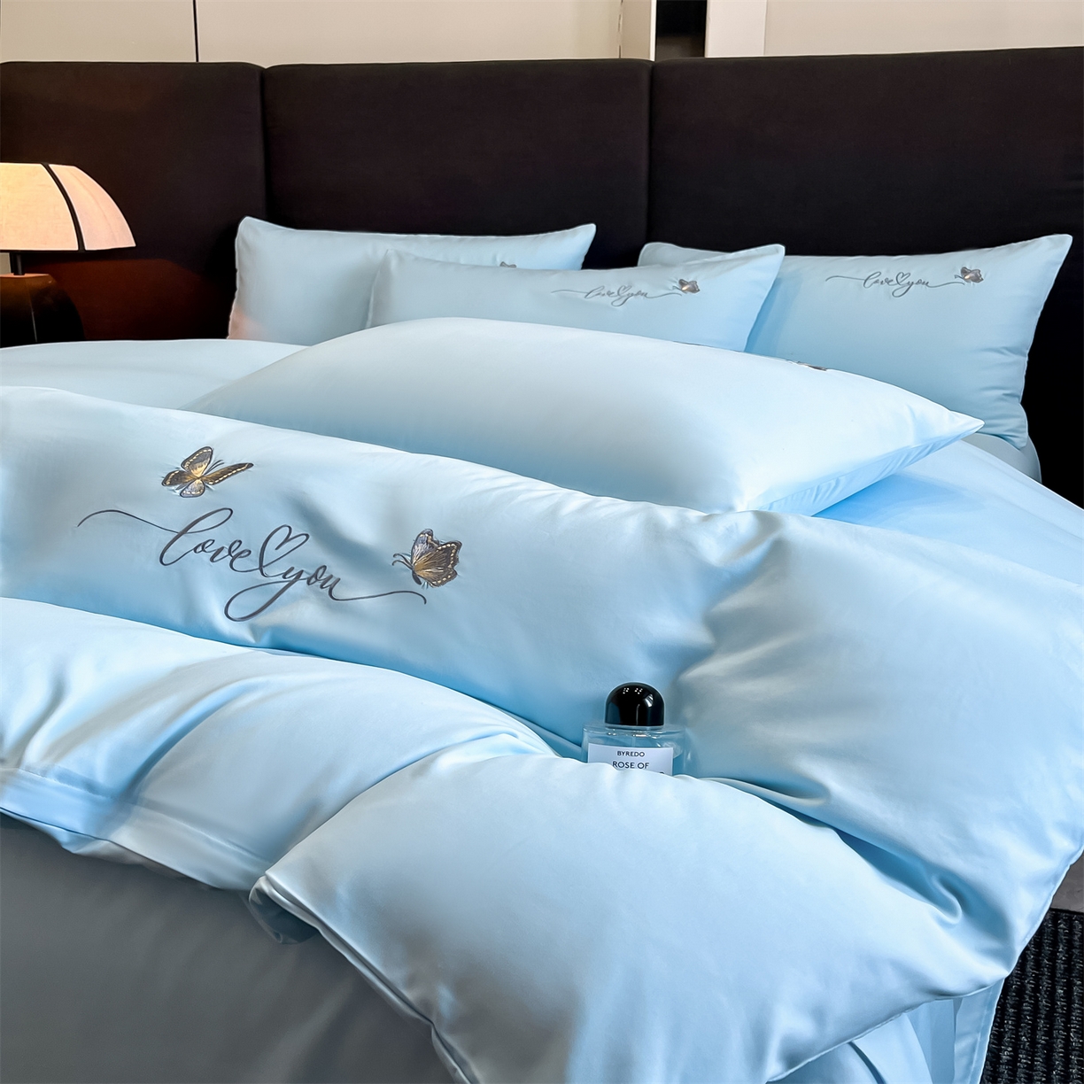 91家纺网 家纺一手货源 找家纺 经年 2026春夏新款亲肤棉加厚磨毛刺绣四件套-蝶舞 蝶舞-蓝