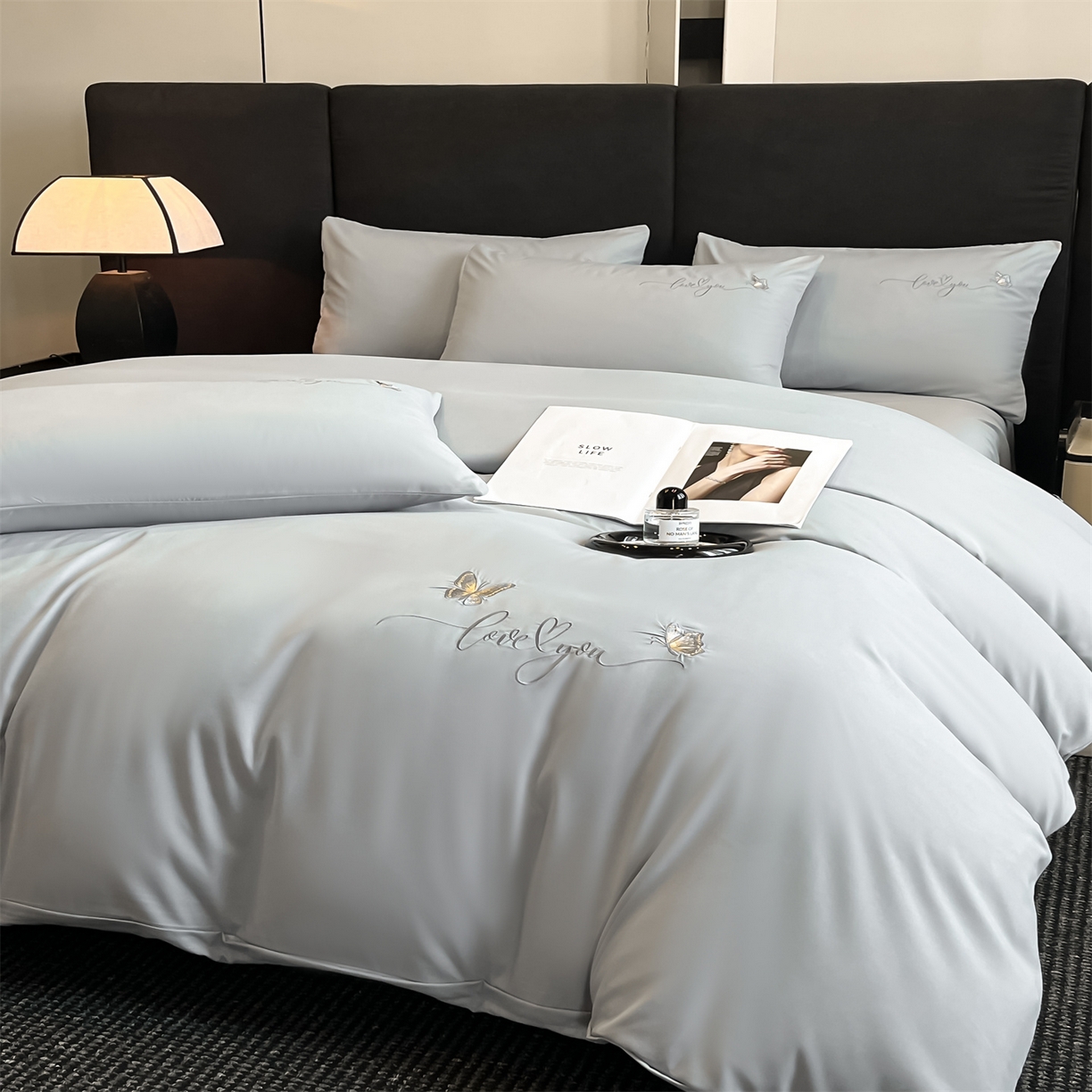 91家纺网 家纺一手货源 找家纺 经年 2026春夏新款亲肤棉加厚磨毛刺绣四件套-蝶舞 蝶舞-浅灰