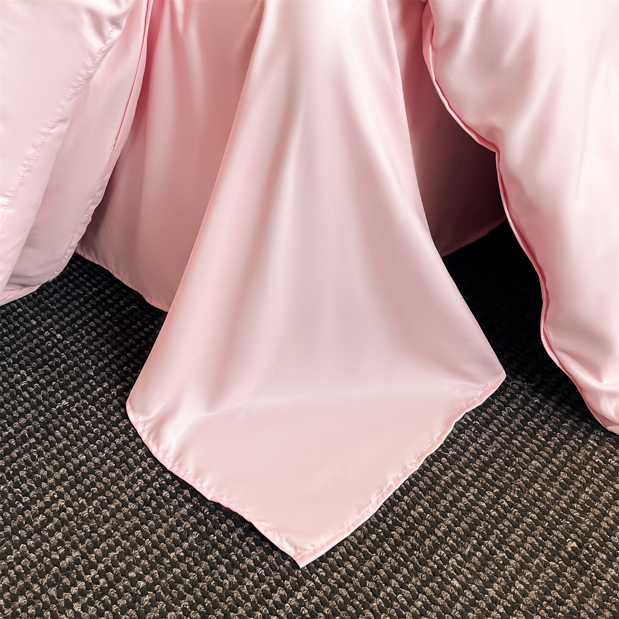 91家纺网 家纺一手货源 找家纺 经年 2026春夏新款亲肤棉加厚磨毛刺绣四件套-蝶舞 蝶舞-粉