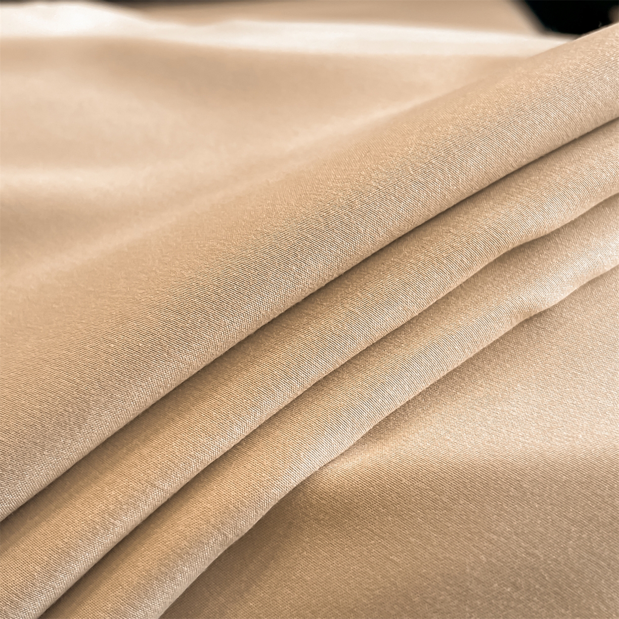 91家纺网 家纺一手货源 找家纺 经年 2026春夏新款亲肤棉加厚磨毛刺绣四件套-蝶舞 蝶舞-香槟