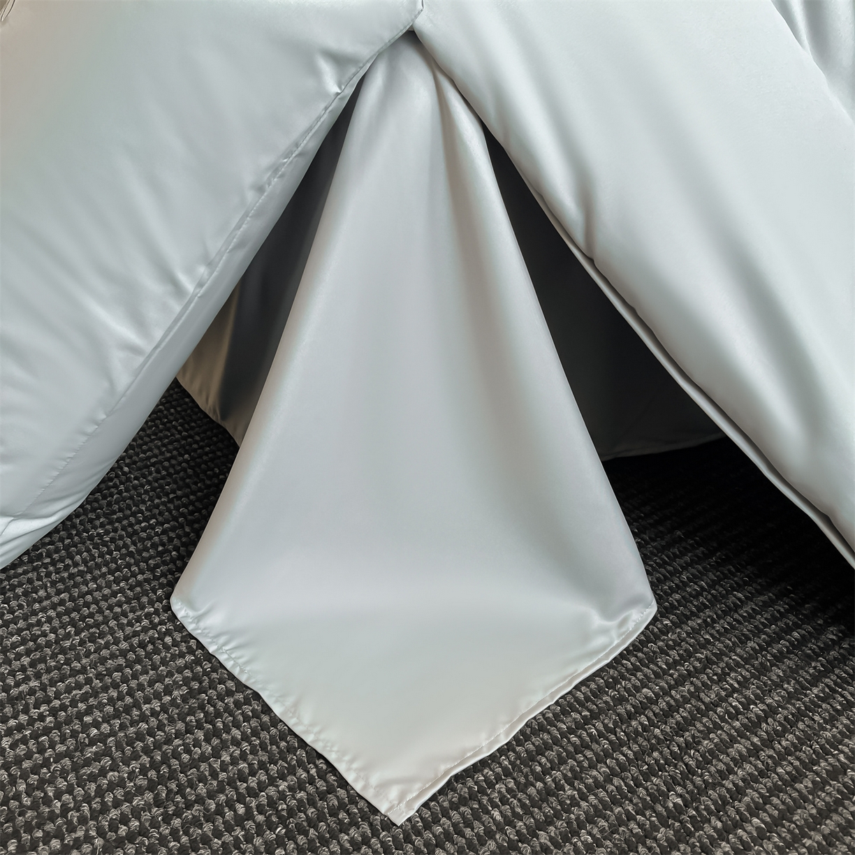 91家纺网 家纺一手货源 找家纺 经年 2026春夏新款亲肤棉加厚磨毛刺绣四件套-蝶舞 蝶舞-浅灰