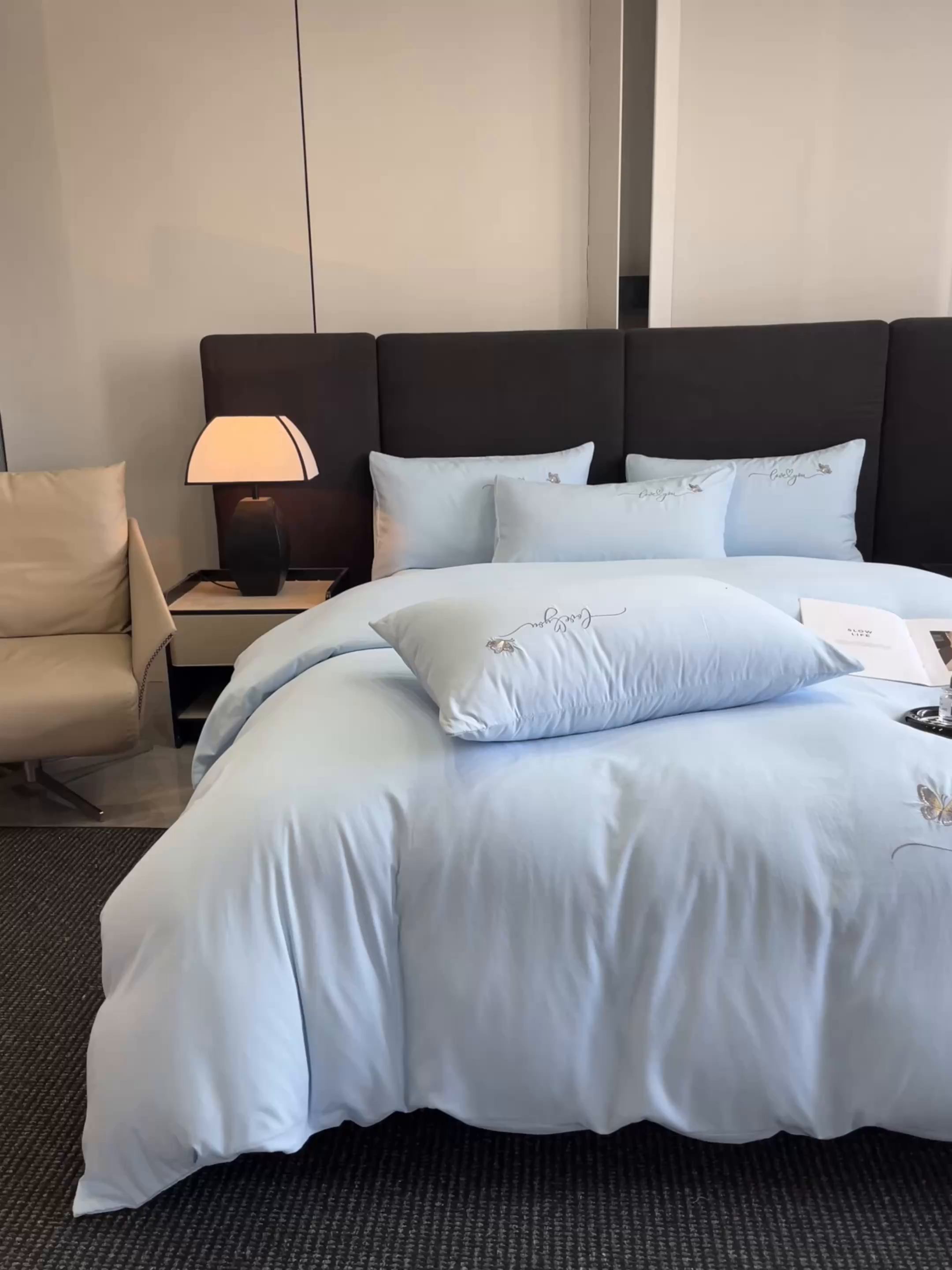 91家纺网 家纺一手货源 找家纺 经年 2026春夏新款亲肤棉加厚磨毛刺绣四件套-蝶舞 蝶舞-蓝