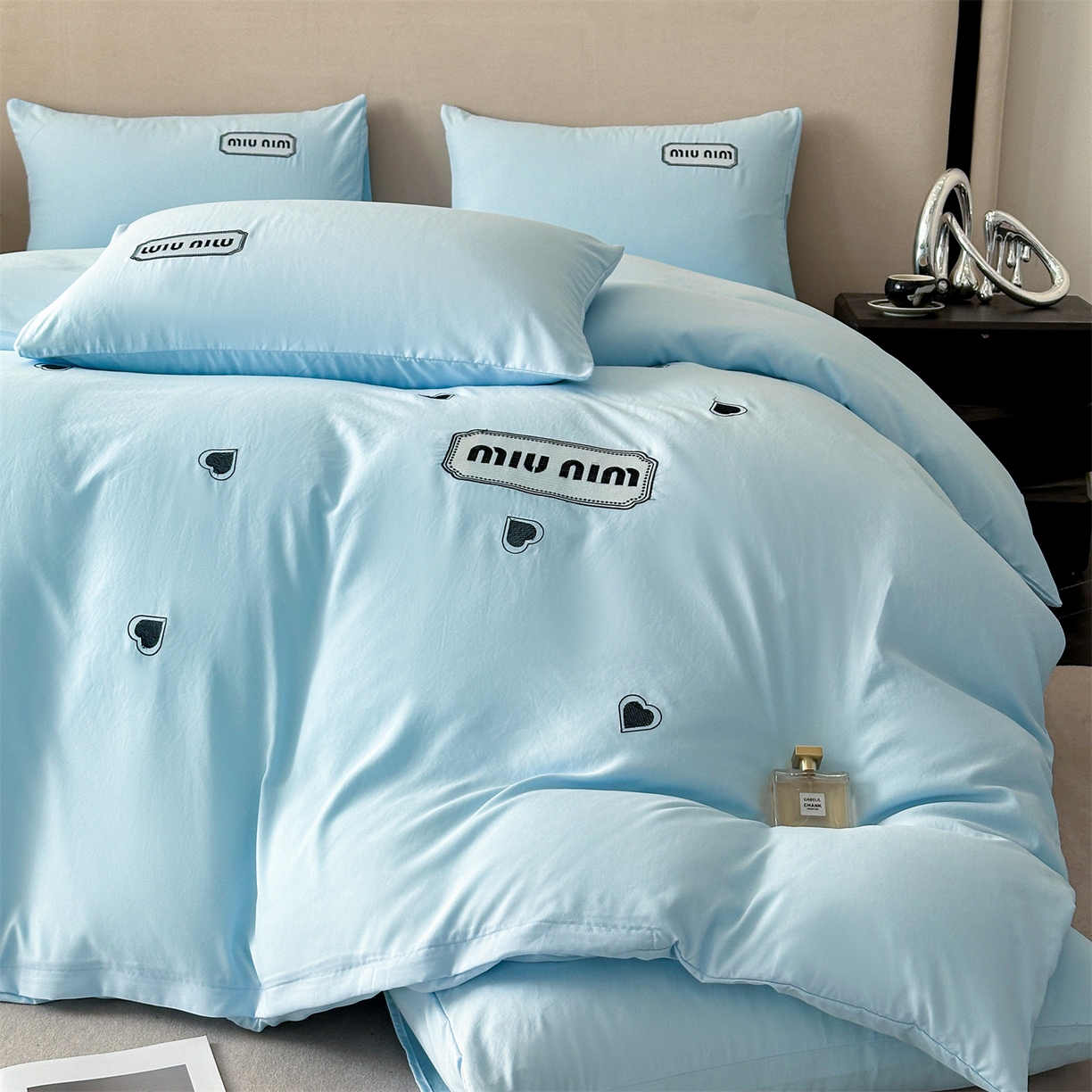 91家纺网 家纺一手货源 找家纺 经年 2026春夏新款亲肤棉加厚磨毛刺绣四件套-缪斯 缪斯-蓝色