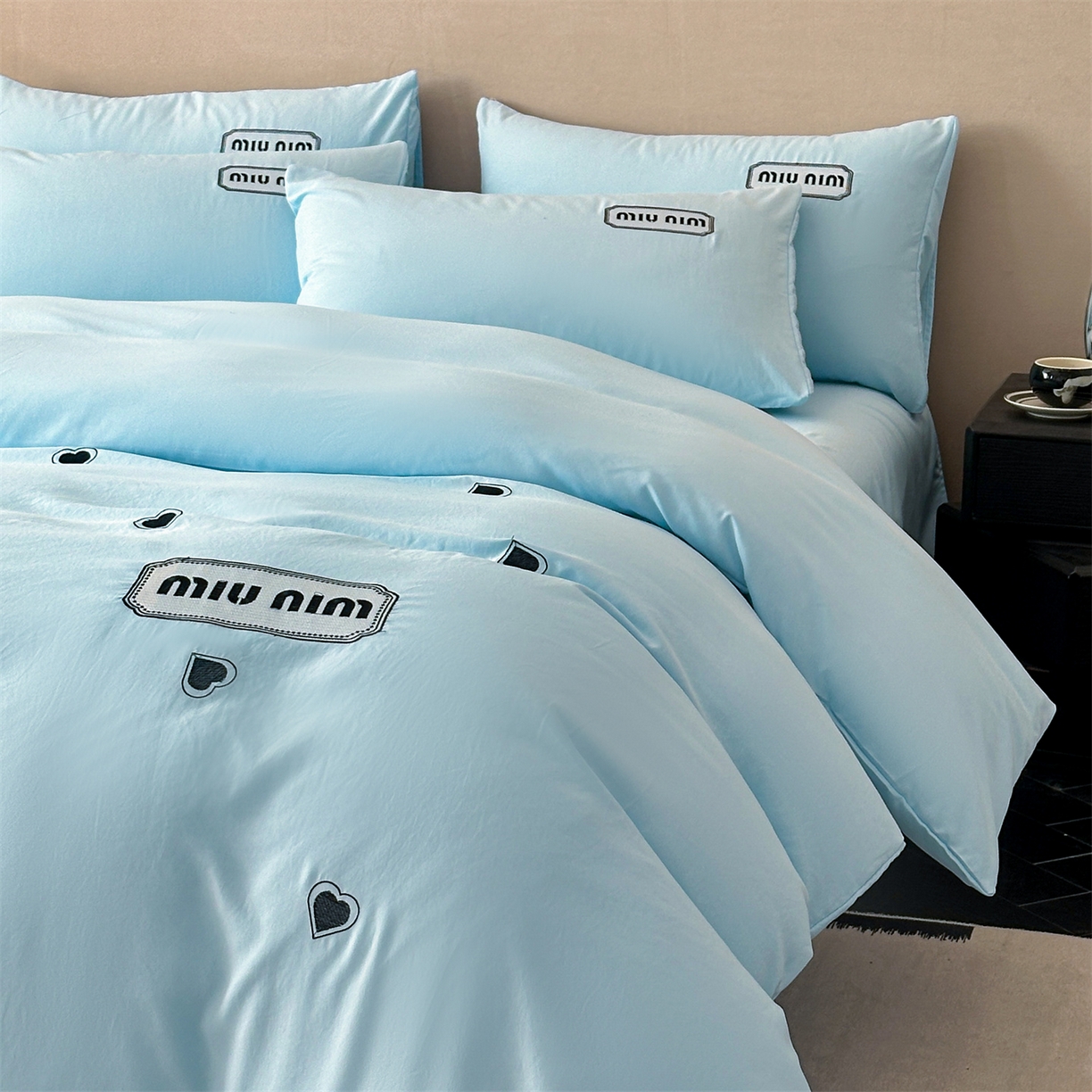 91家纺网 家纺一手货源 找家纺 经年 2026春夏新款亲肤棉加厚磨毛刺绣四件套-缪斯 缪斯-蓝色