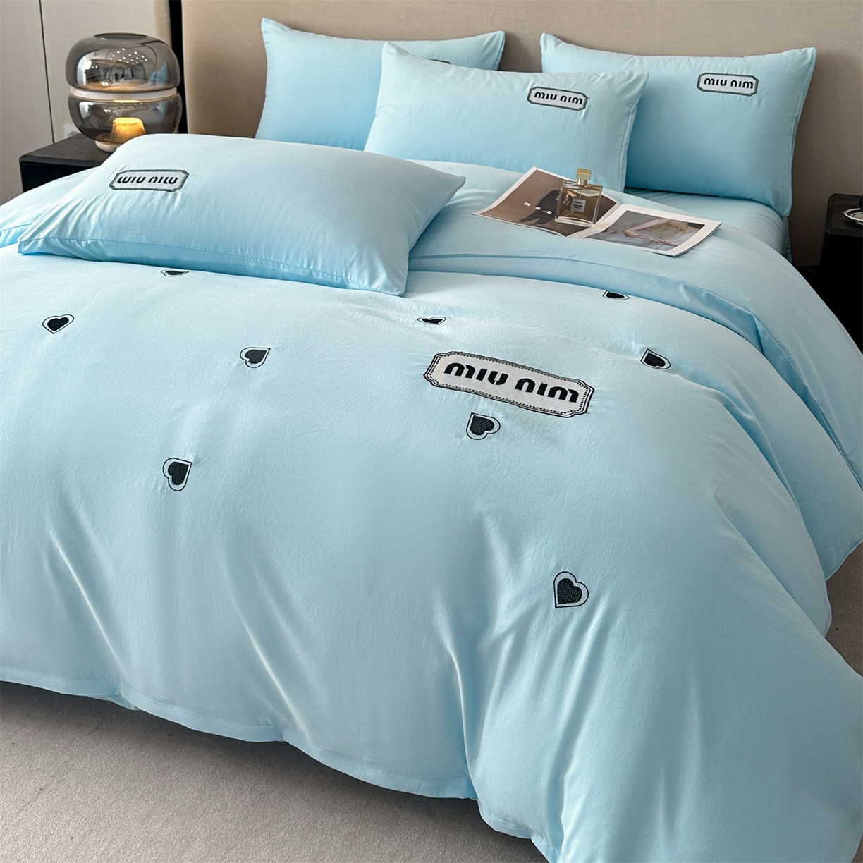 91家纺网 家纺一手货源 找家纺 经年 2026春夏新款亲肤棉加厚磨毛刺绣四件套-缪斯 缪斯-蓝色